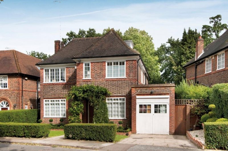 Rowan Walk, Hampstead Garden Suburb Apartments & Houses For Sale