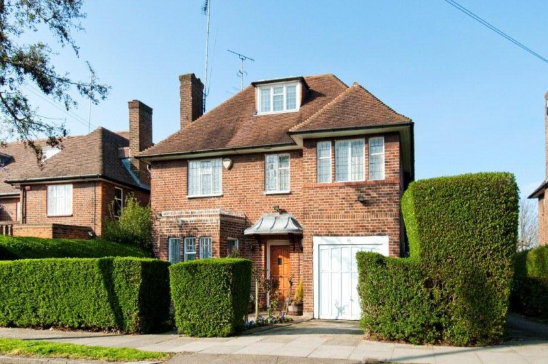 Linden Lea, N2 5 Double Bedroom Detached Family Home