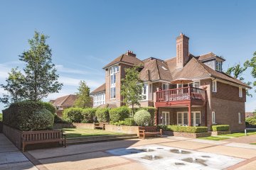 Mill Hill Place, NW7 NW7 4AQ