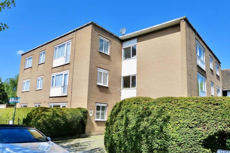 Exterior view of a well-maintained 2/3 bedroom flat on Finchley Road, with a front garden