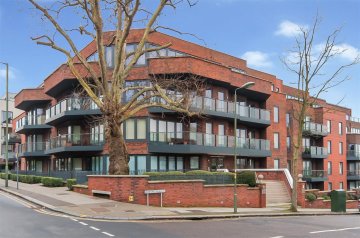2 bedroom, 2 bathroom Apartment NW11 8NL