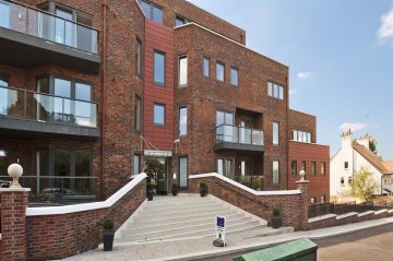 2 bedroom, 2 bathroom Apartment NW11 8NL