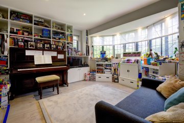 Hill Top, NW11 NW11 6EA