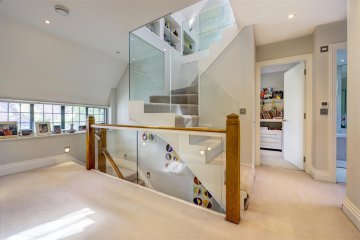 Hill Top, NW11 NW11 6EA