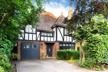 Hill Top, NW11 NW11 6EA