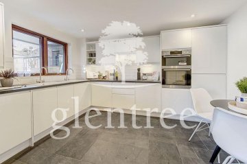 BEECHCROFT AVENUE, GOLDERS GREEN, NW11 NW11 8BL BEECHCROFT AVENUE, GOLDERS GREEN, NW11 NW11 8BL