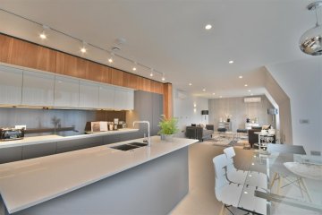 FINCHLEY ROAD, GOLDERS GREEN, NW11 NW11 8AX FINCHLEY ROAD, GOLDERS GREEN, NW11 NW11 8AX