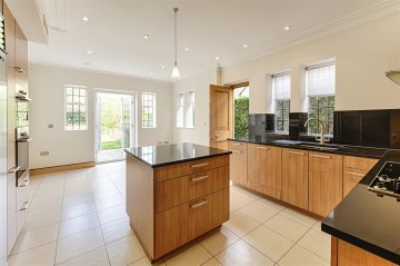 KINGSLEY WAY, HAMPSTEAD GARDEN SUBURB, N2 N2 0EW KINGSLEY WAY, HAMPSTEAD GARDEN SUBURB, N2 N2 0EW