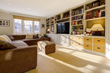 Holne Chase, N2 N2 0QN