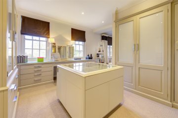 Holne Chase, N2 N2 0QN