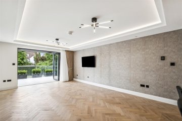 2 Bedrooms, 2 Bathrooms NW11 8QD