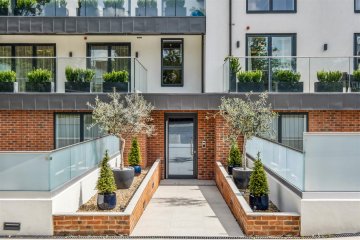 2 Bedrooms, 2 Bathrooms NW11 8QD