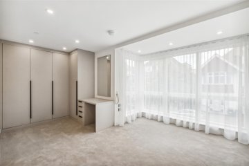 2 Bedrooms, 2 Bathrooms NW11 8QD