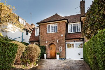 Hill Top, NW11 NW11 6EH