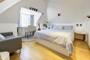 Hill Top, NW11 NW11 6EH