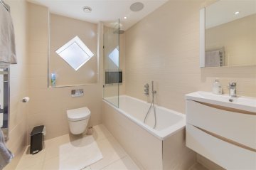 2 Bedrooms, 2 Bathrooms NW11 8NP