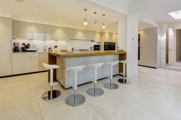 THE BISHOPS AVENUE, KENWOOD N2 N2 0BA