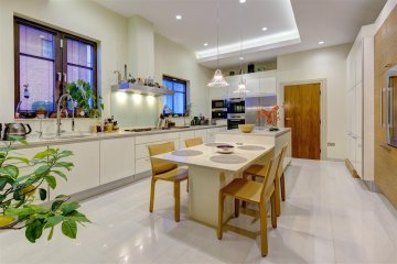 THE BISHOPS AVENUE, KENWOOD, N2 N2 0BA