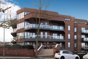 2 Bedrooms, 2 Bathrooms NW11 8NL