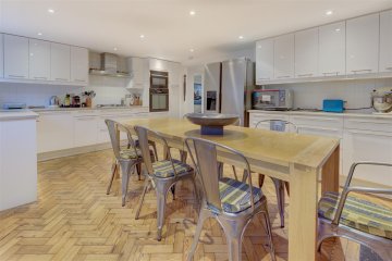 Rotherwick Road, NW11 NW11 7DB