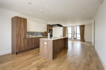 FINCHLEY ROAD, GOLDERS GREEN, NW11 NW11 8DN