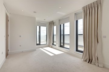 FINCHLEY ROAD, GOLDERS GREEN, NW11 NW11 8DN